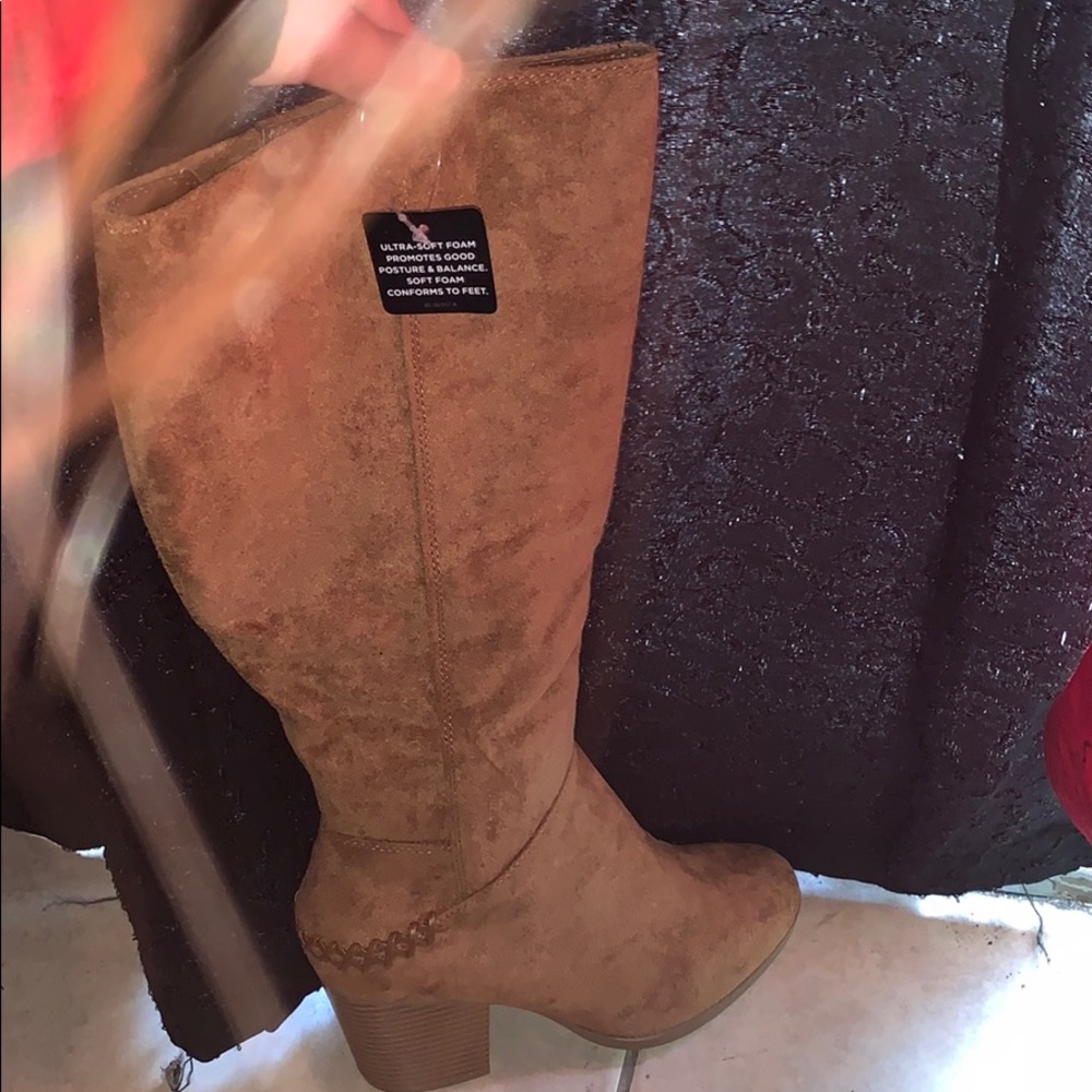 Boots - Picture 3 of 4